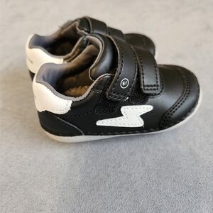 Stride rite soft motion kennedy sneaker size 4